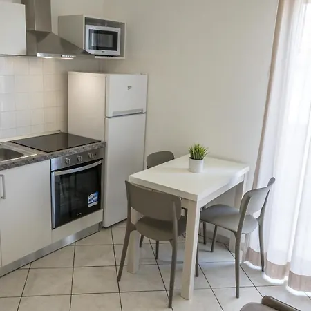 Ξενοδοχείο με διαμερίσματα Bay Suites&residence