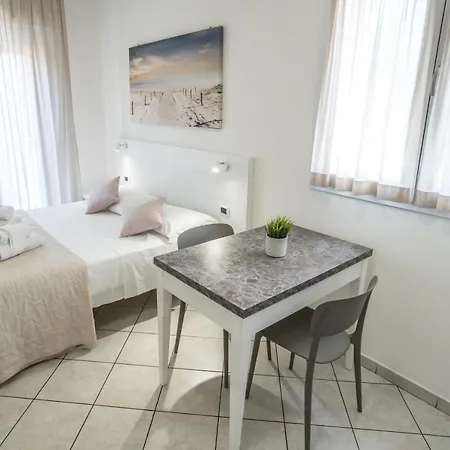 Ξενοδοχείο με διαμερίσματα Bay Suites&residence 3*