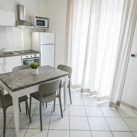 Ξενοδοχείο με διαμερίσματα Bay Suites&residence 3*