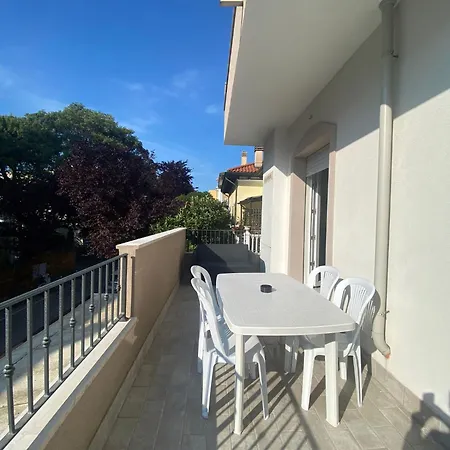 Ξενοδοχείο με διαμερίσματα Bay Suites&residence 3*